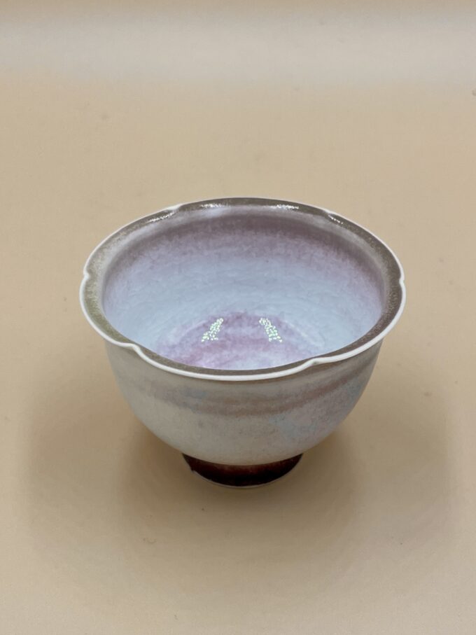 Пиала Лотос бежево-розовая на ножке