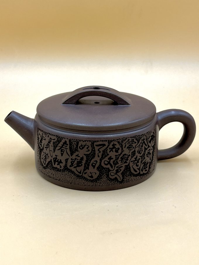 Исинский чайник в честь полководца Гуань Юй