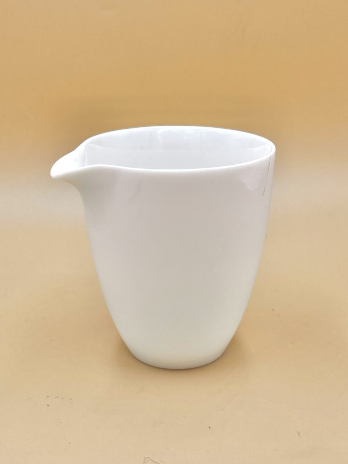 Белый фарфоровый сливник 250мл