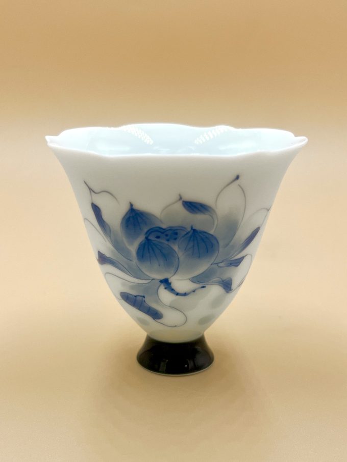 Пиала фарфор Дэхуа с синим лотосом 60 мл.