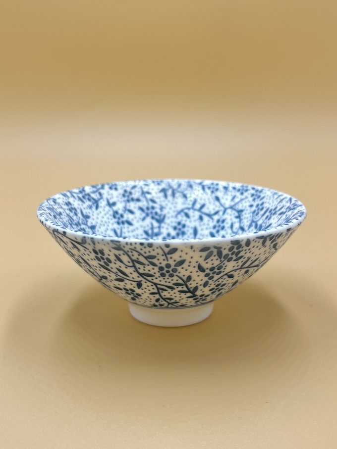 Фарфоровая пиала с цветами 75 мл.